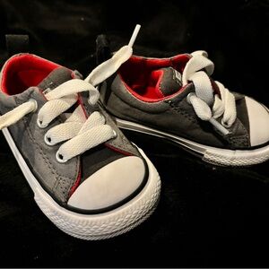 Converse Infant size 4 Sneakers in Gray and Red